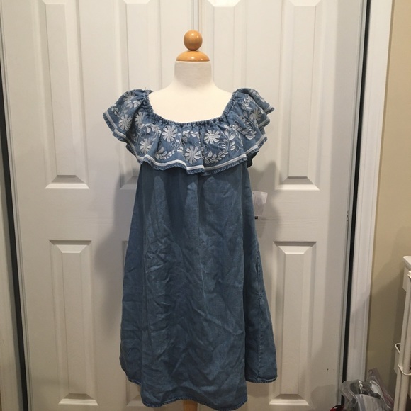 Chelsea & Theodore Off Shoulder Tencel Dress - Picture 3 of 5